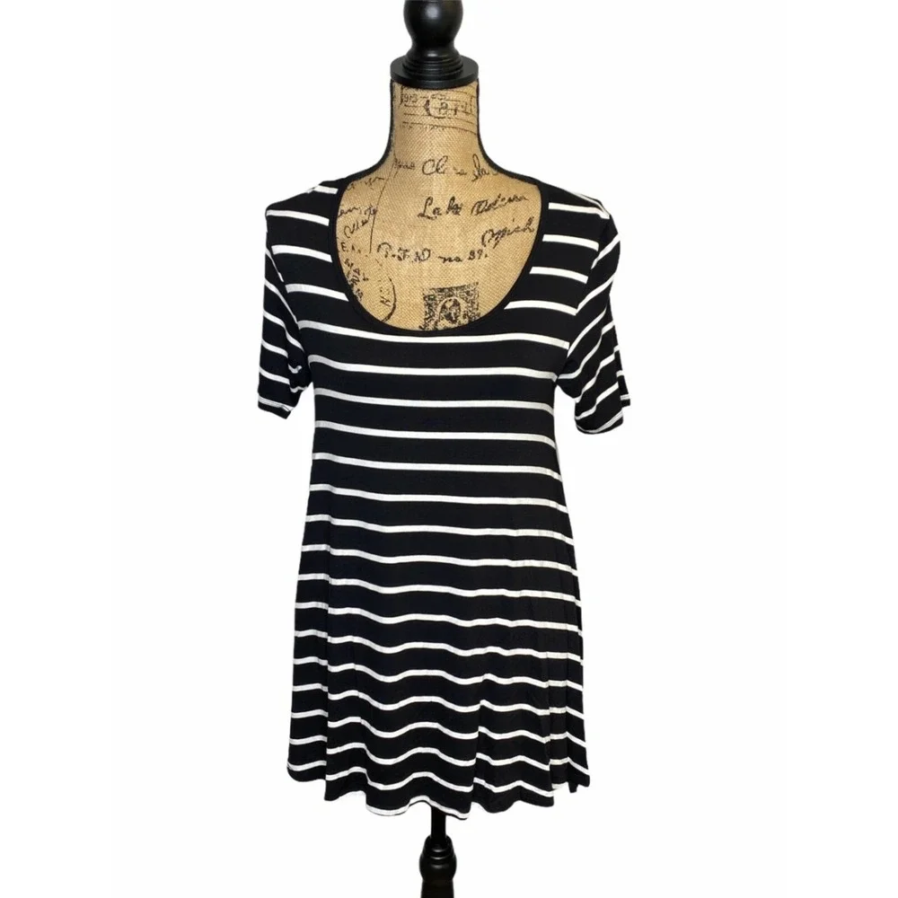 LuLaRoe Perfect T Shirt Womens XXS Black White Striped Scoop Neck Short Sleeve